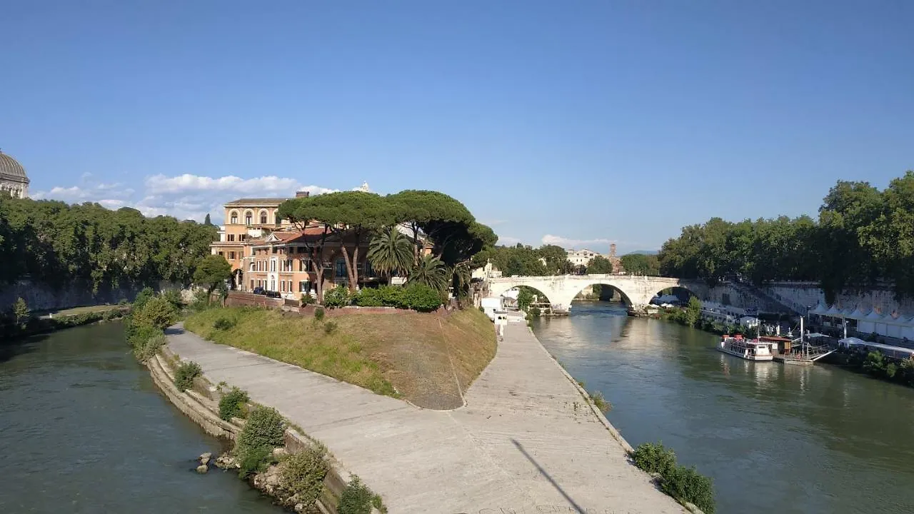 Holidays In Trastevere contacts